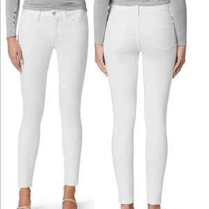 🎉HOST PICK🎊 Joes Jeans Mid Rise Skinny Ankle Fray White Jeans